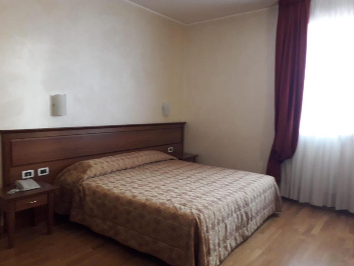 Albergo Ristorante Campanile Azzurro Villafranca Padovana Экстерьер фото